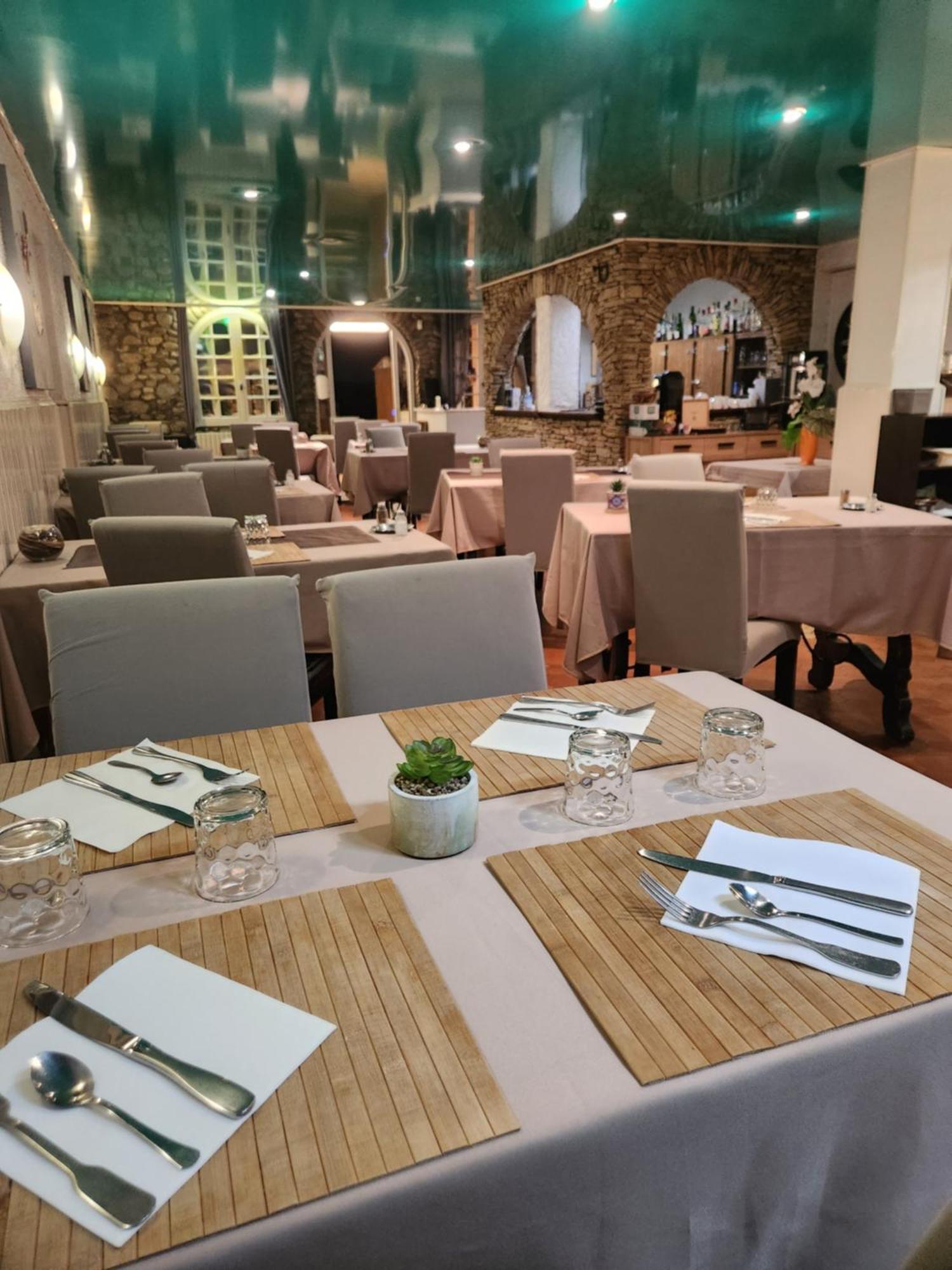 Logis Hotel Restaurant Les Charmettes Аржеле-сюр-Мер Екстериор снимка