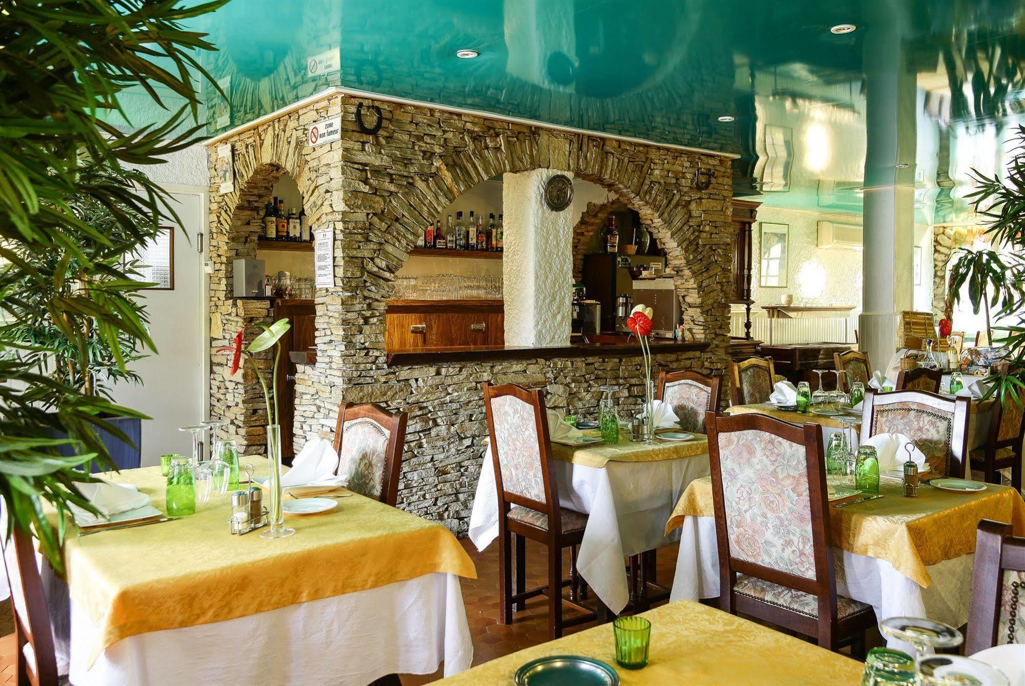 Logis Hotel Restaurant Les Charmettes Аржеле-сюр-Мер Екстериор снимка