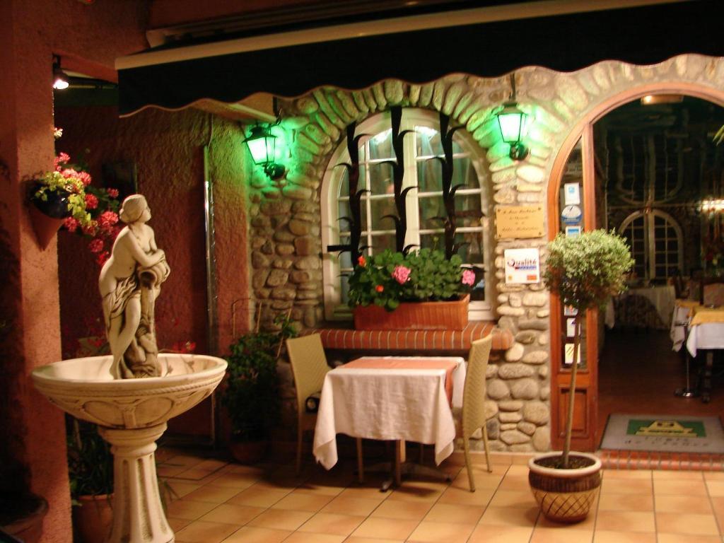 Logis Hotel Restaurant Les Charmettes Аржеле-сюр-Мер Екстериор снимка